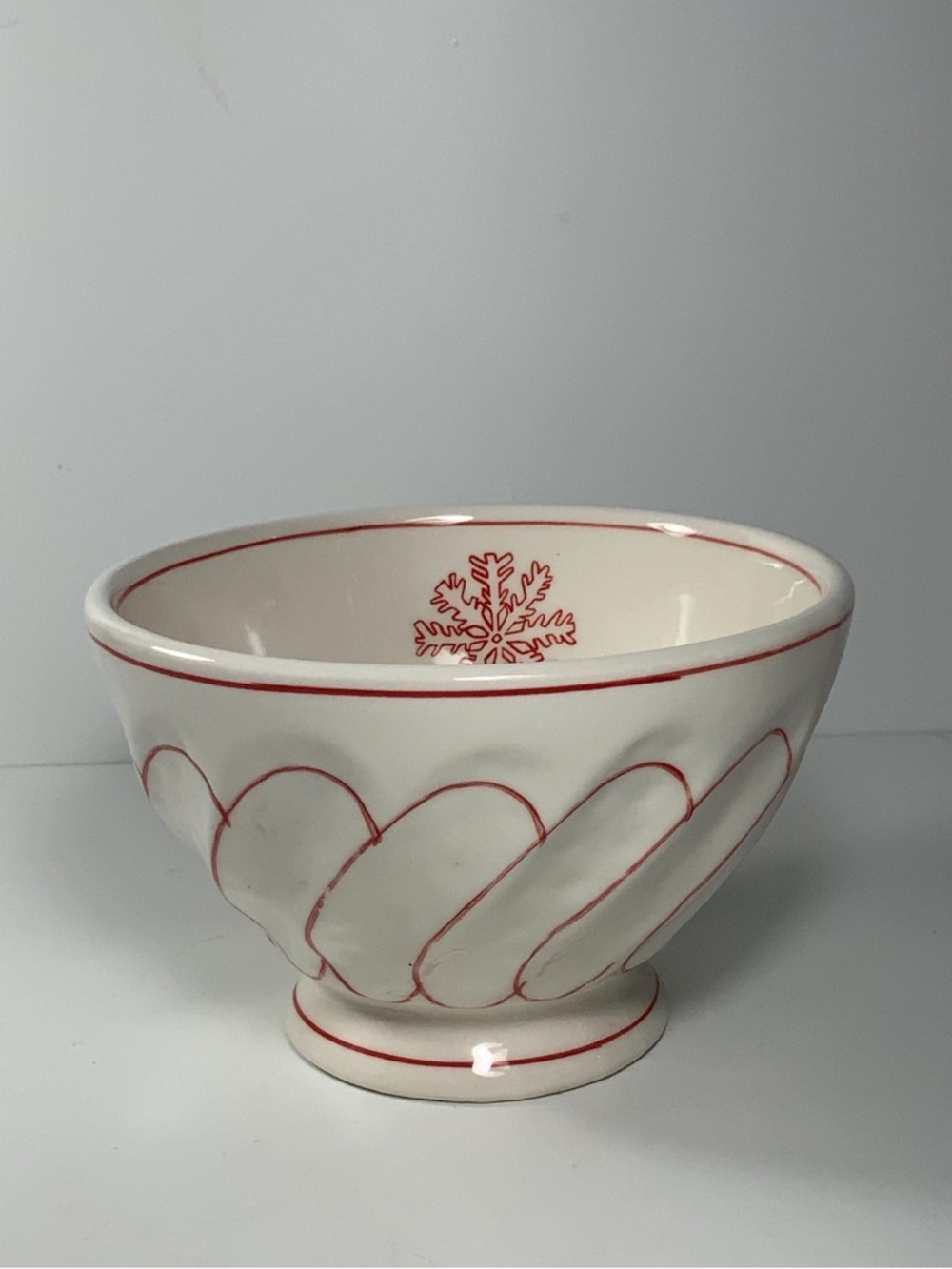 Anthropologie Molly Hatch Red Swirl Snowflake Ceramic Serving Bowl 6 in.